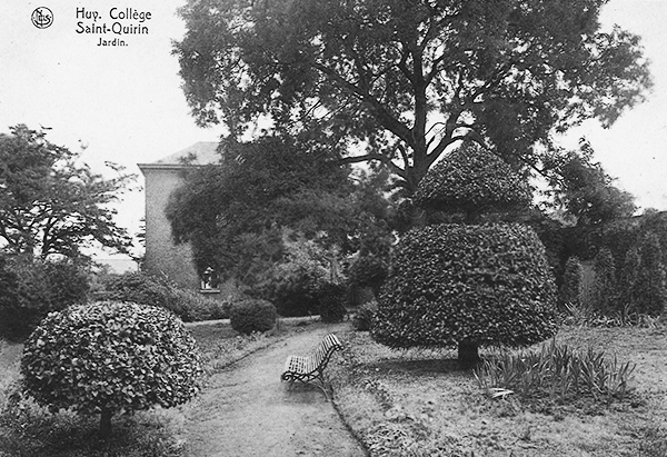 Le jardin des professeurs jusqu'en 1964, aujourd'hui entrée rue Axhelière et parking.